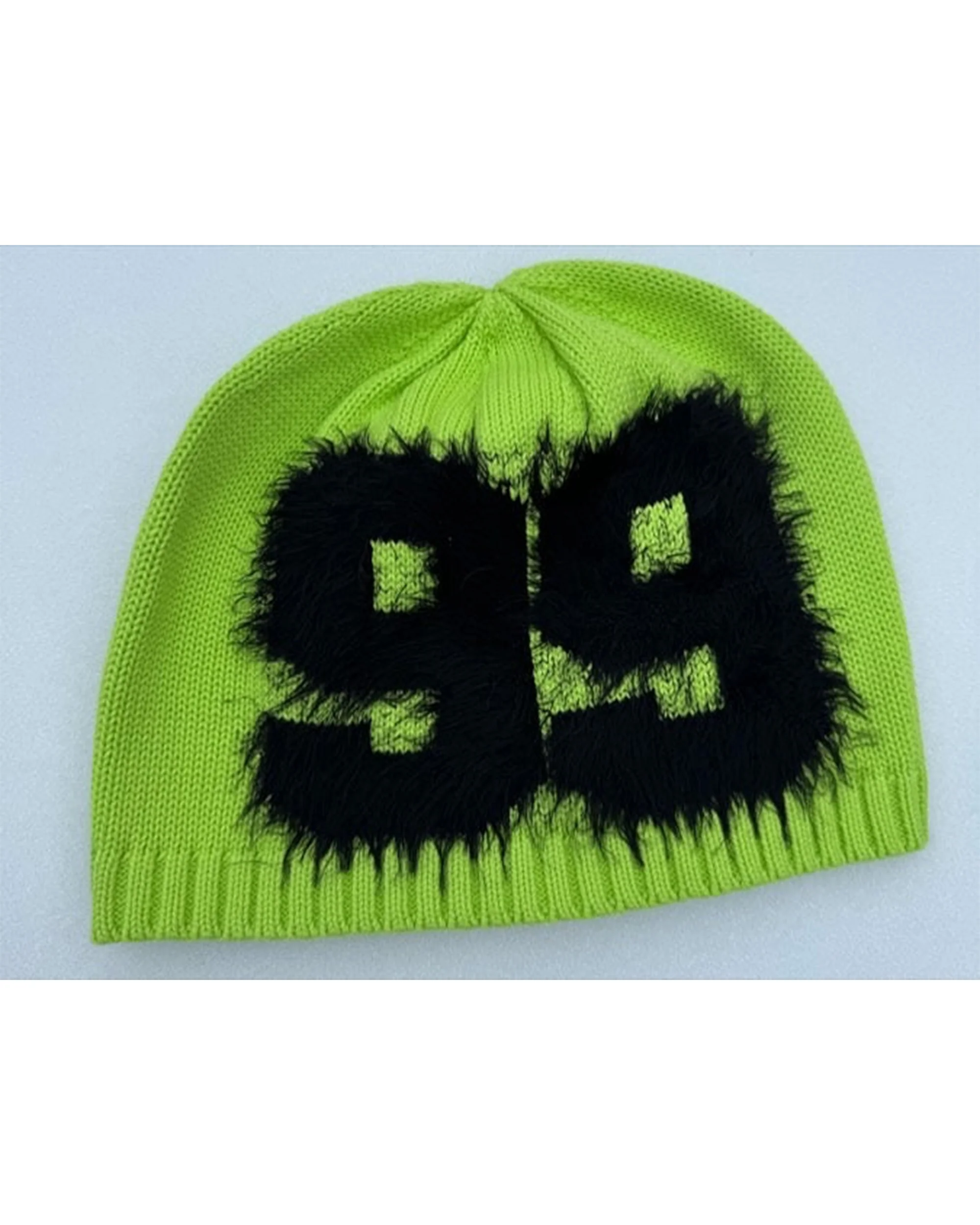 99 Feather Yarn Beanie - Image 7