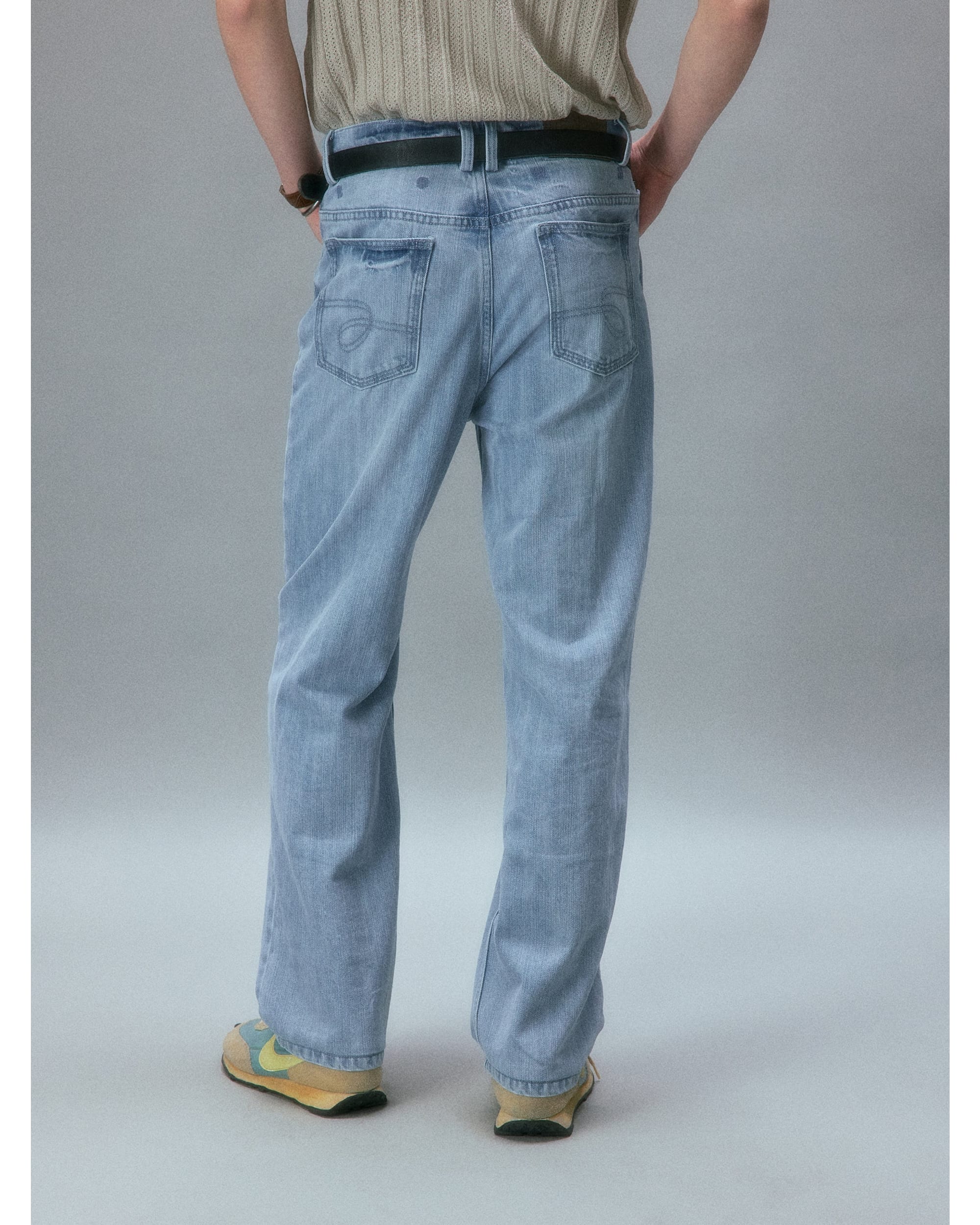Brad Pitt’s Slim Straight Jeans - Image 4