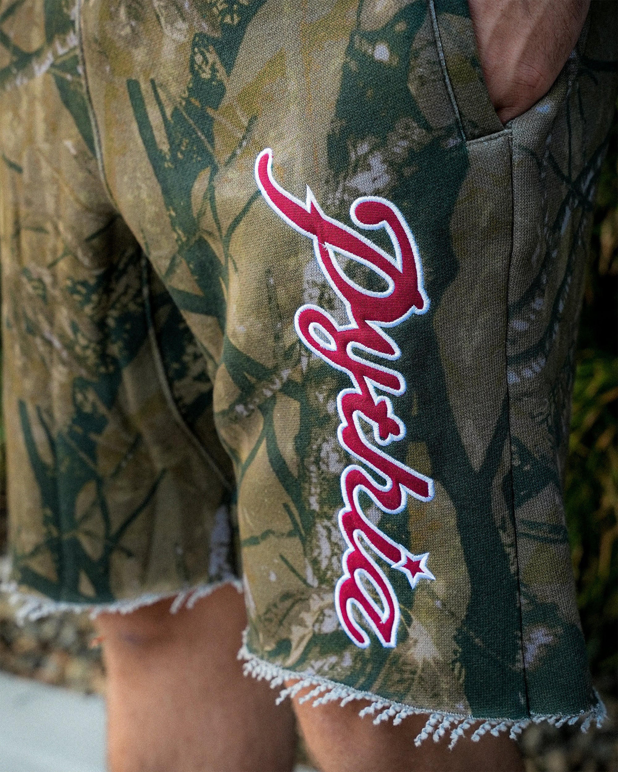 CAMO 111 SHORTS - RED - Image 3
