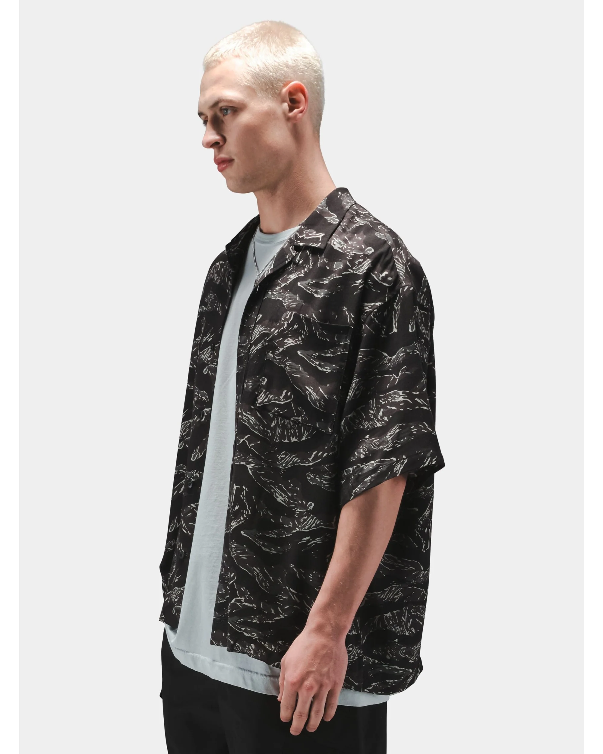 CAMO RELAXED CAMP SHORT SLEEVE SHIRT - Image 11