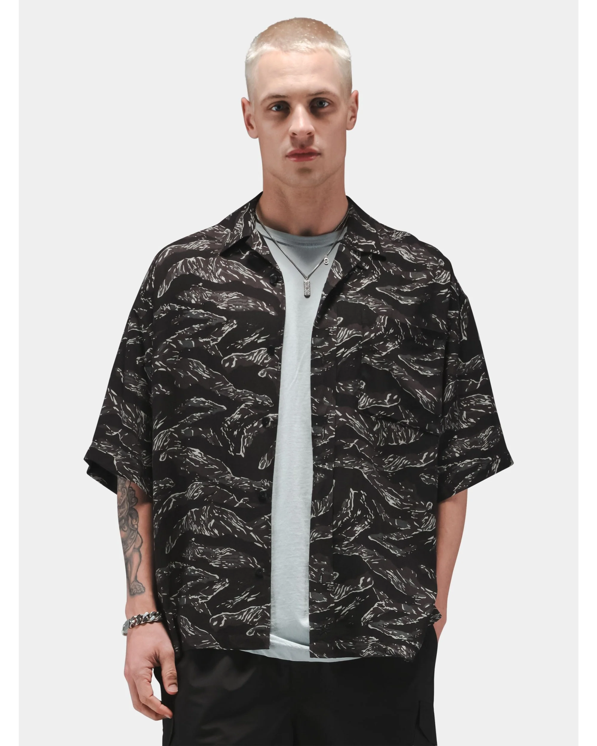CAMO RELAXED CAMP SHORT SLEEVE SHIRT - Image 12