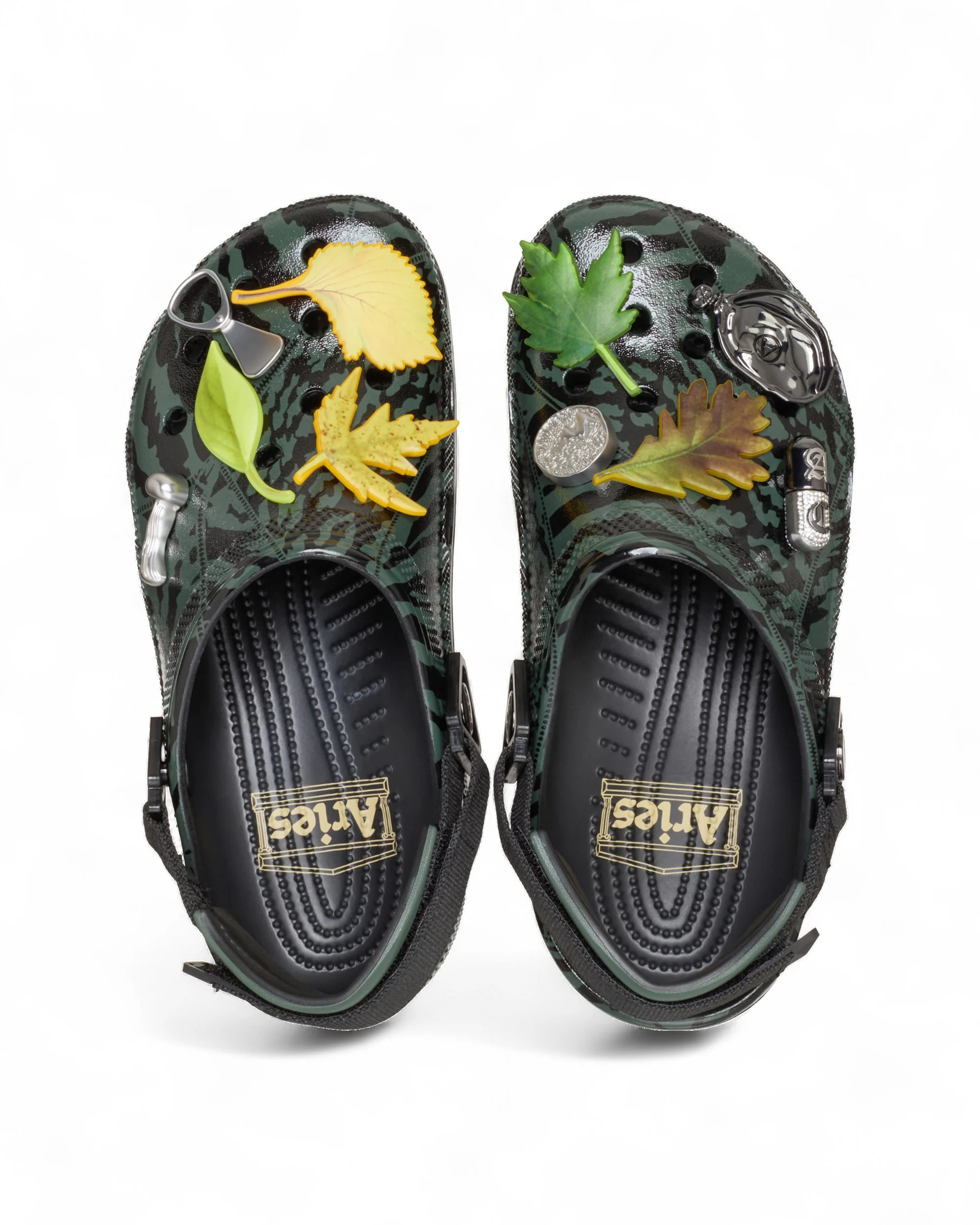 CROCS X ARIES ARISE CLASSIC CLOG BLACK - Image 4