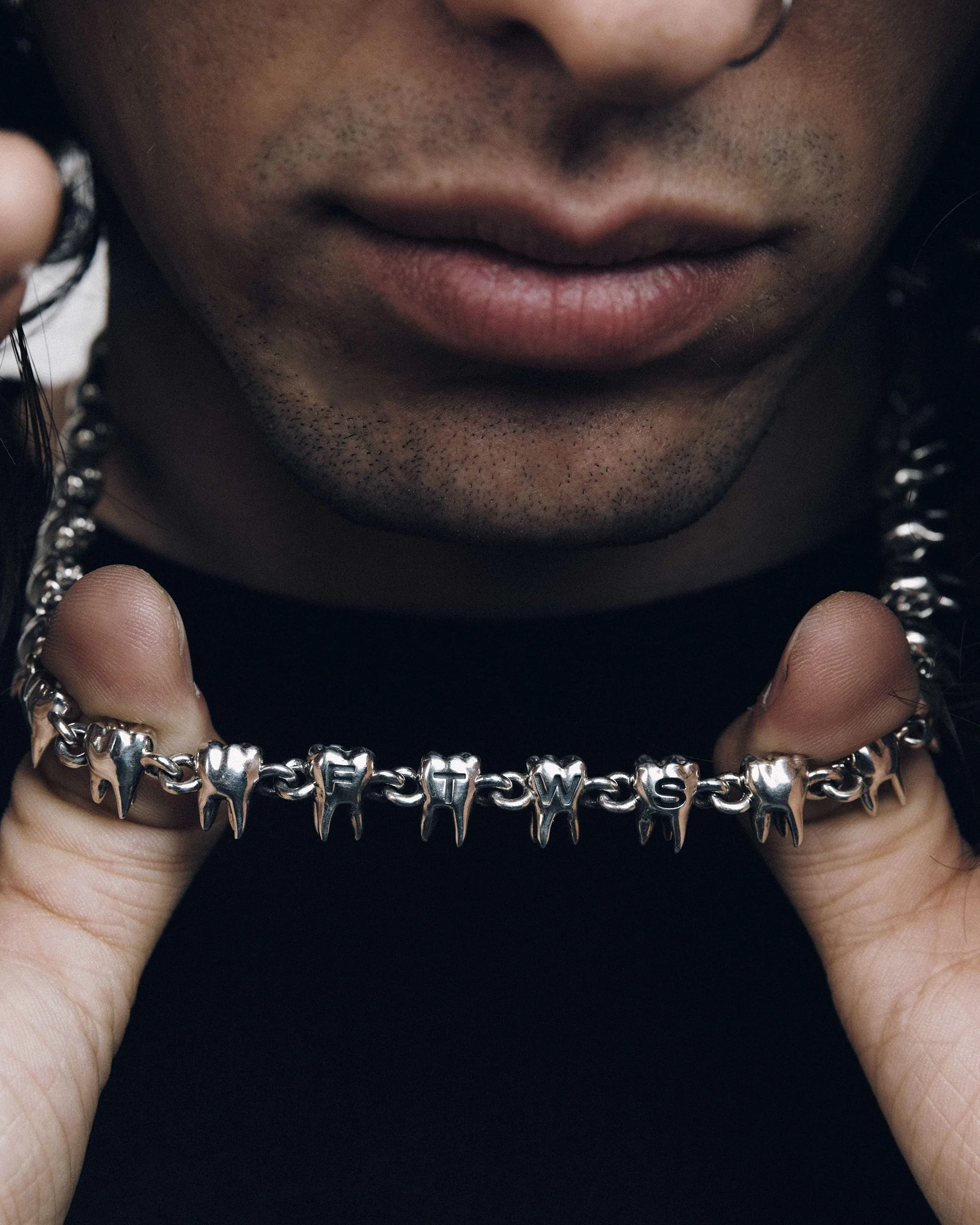 CROOKED SMILE NECKLACE - Image 2