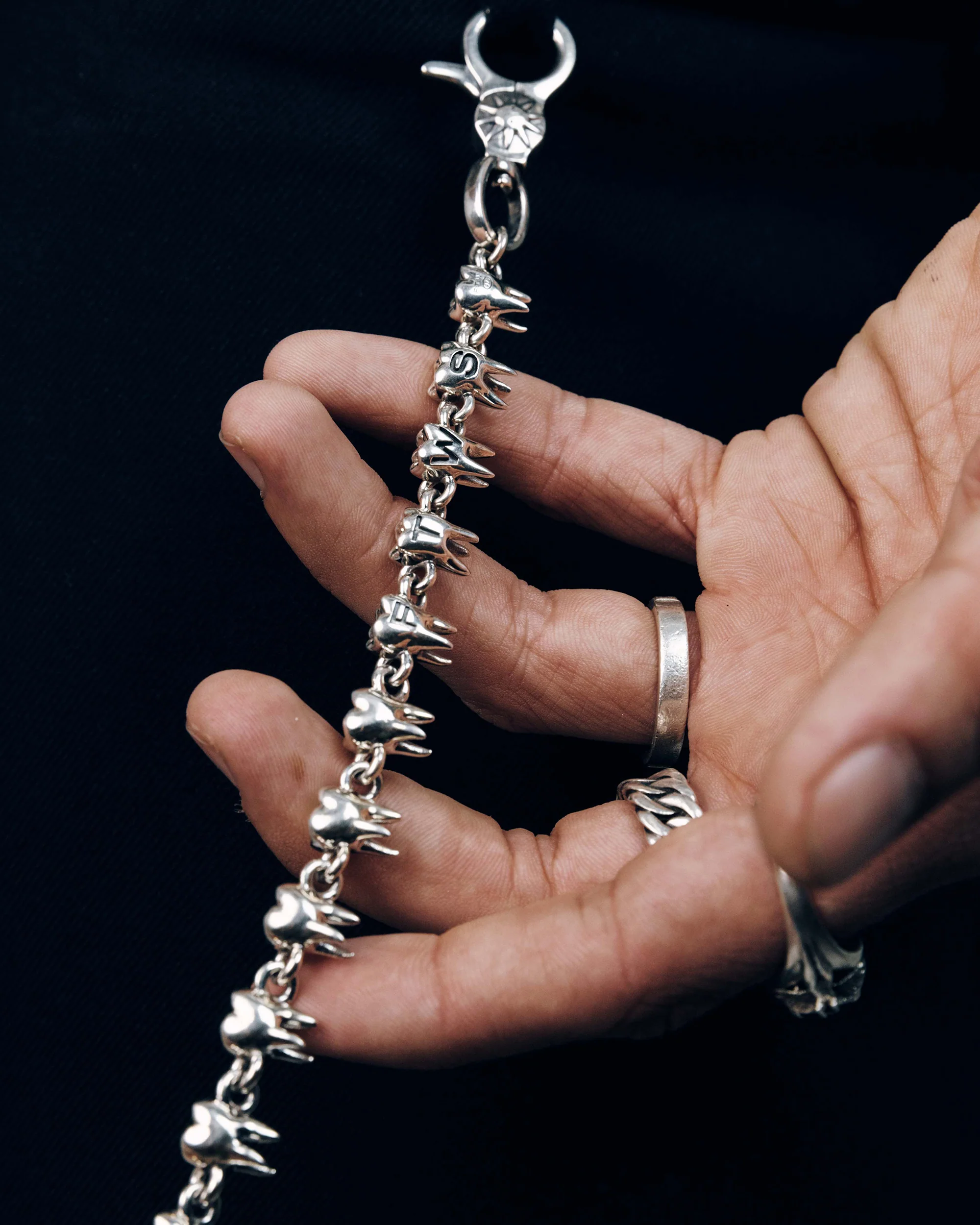 CROOKED SMILE WALLET CHAIN - Image 3