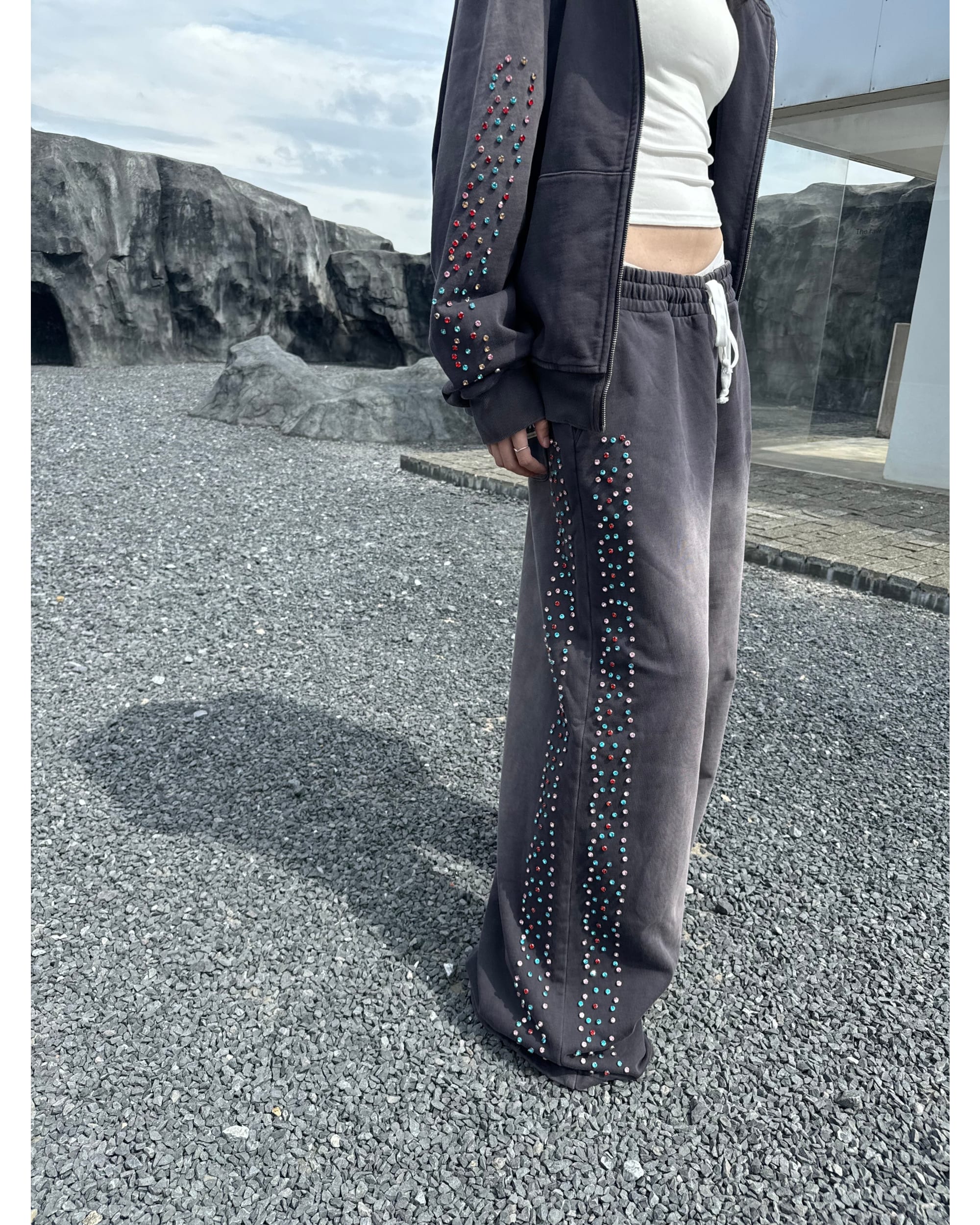 CRYSTAL CACTUS SWEATS - VINTAGE BLACK - Image 3