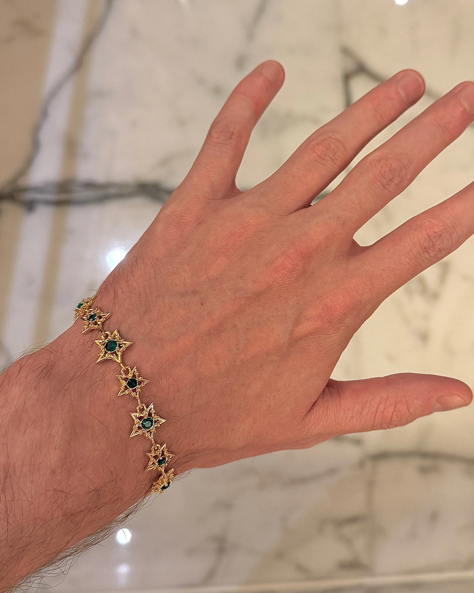 EMERALD BARBWIRE STAR BRACELET - GOLD - Image 3