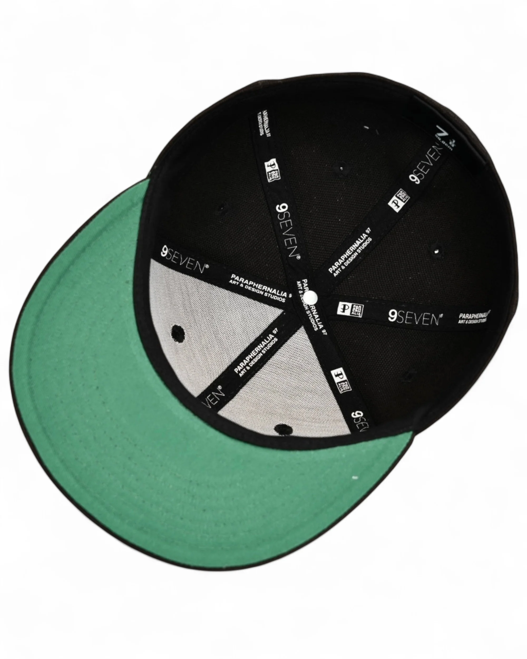 ℗ FITTED HAT - Image 3