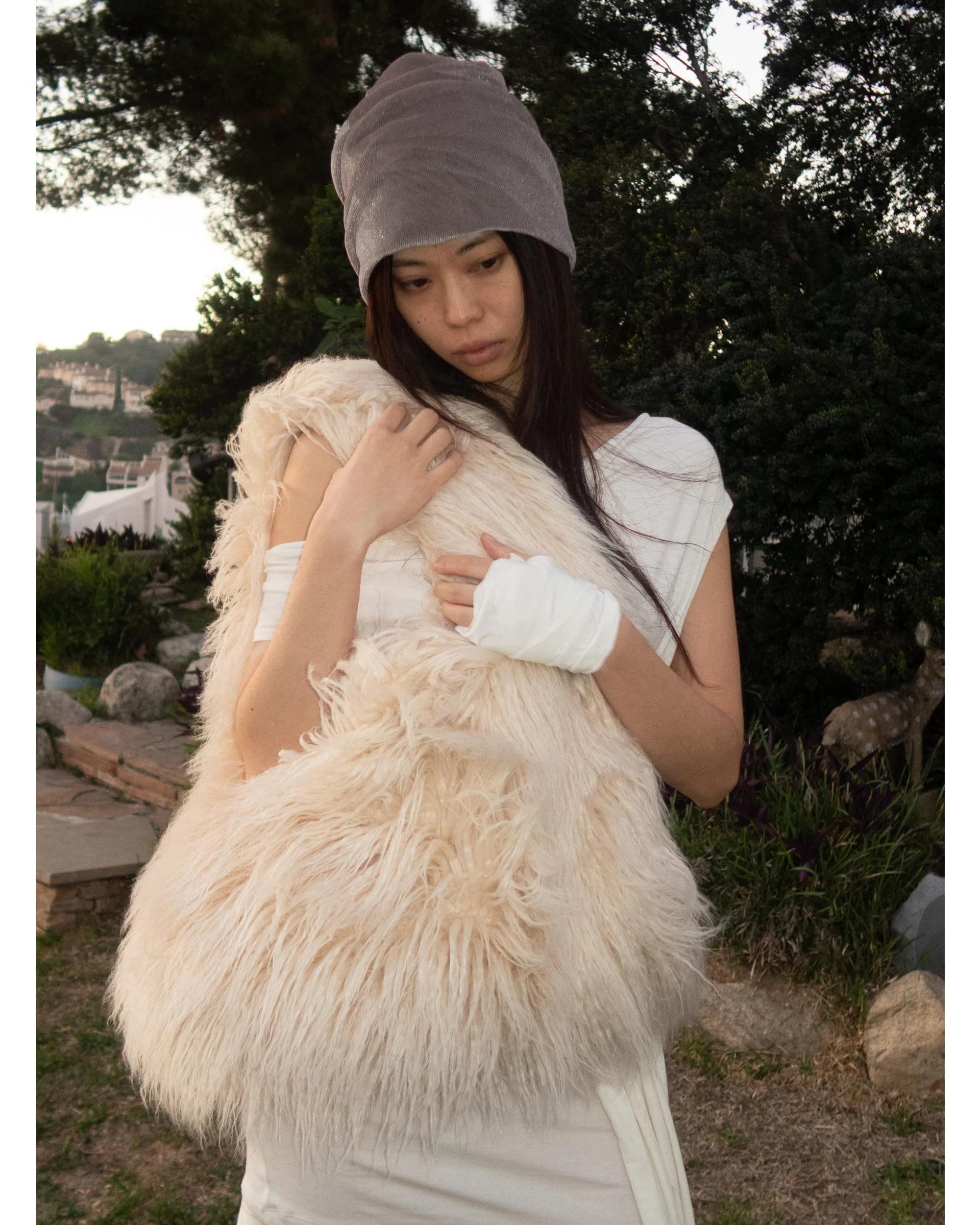 FUR TOTE CREAM YAK - Image 6
