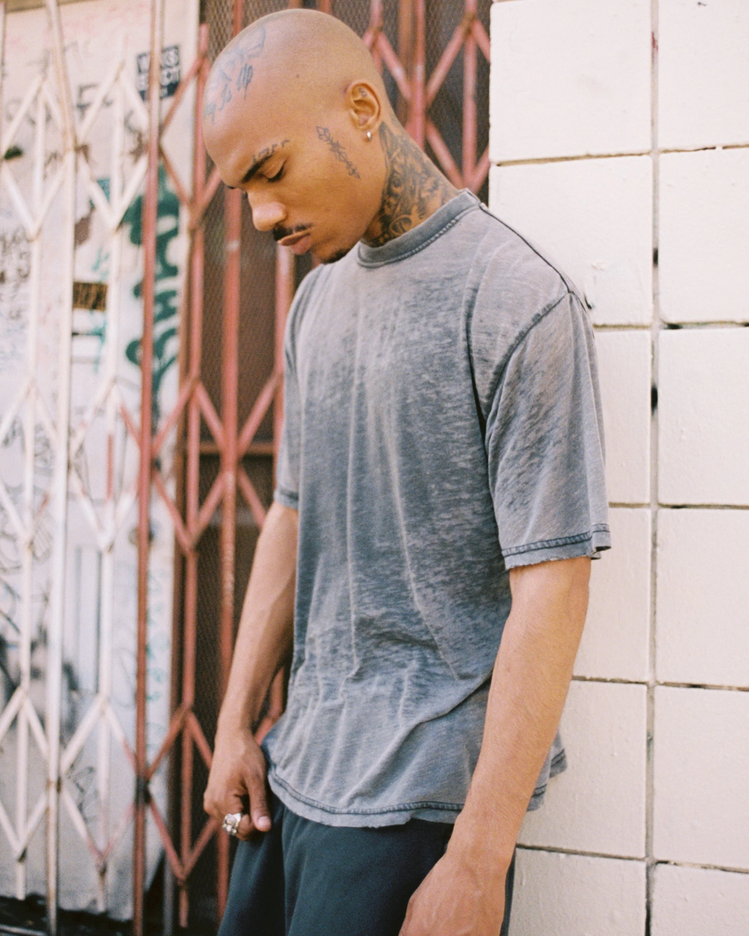 Heritage Tee - Charcoal - Image 5
