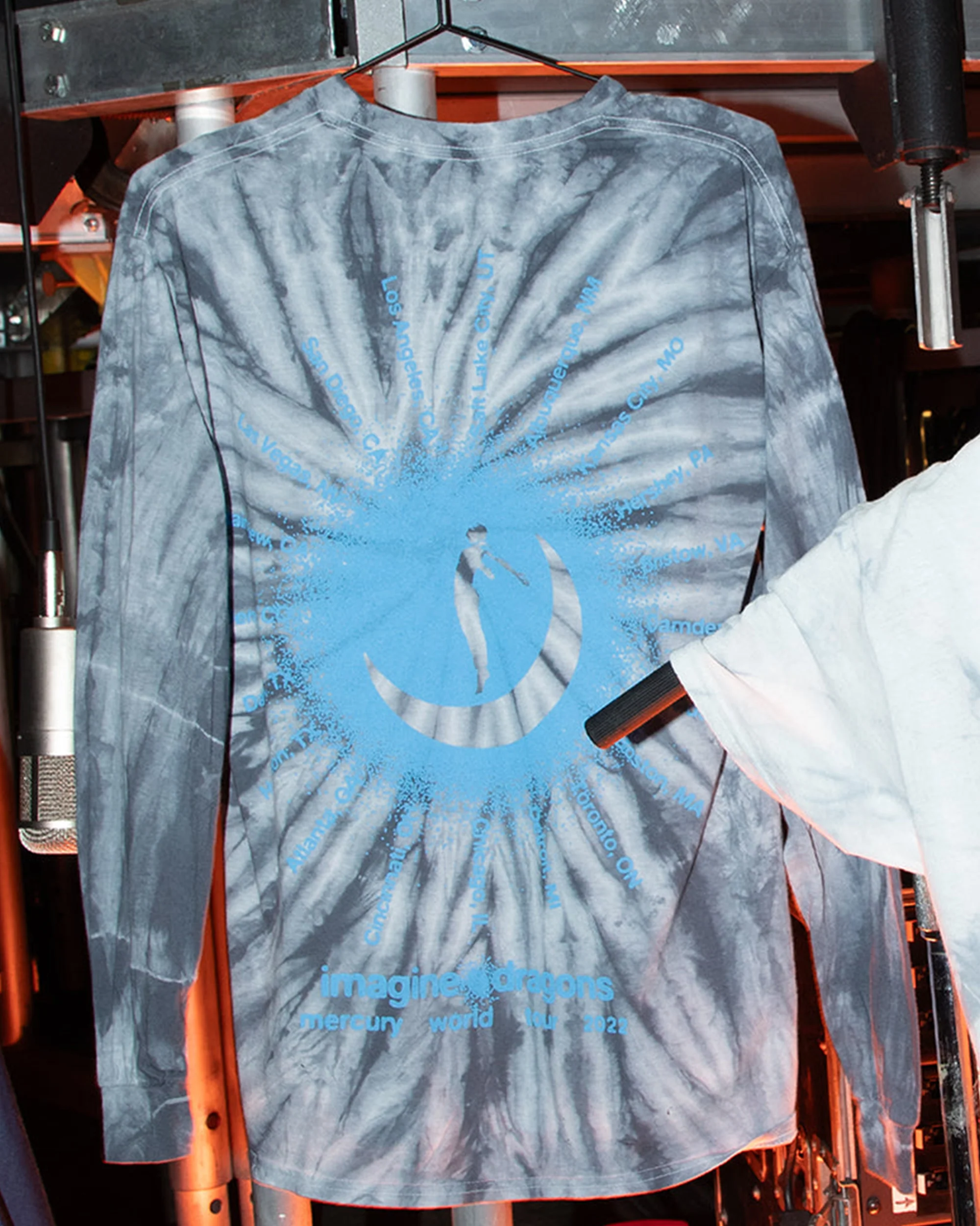 ID LOGO TIE DYE LONGSLEEVE T-SHIRT - Image 2