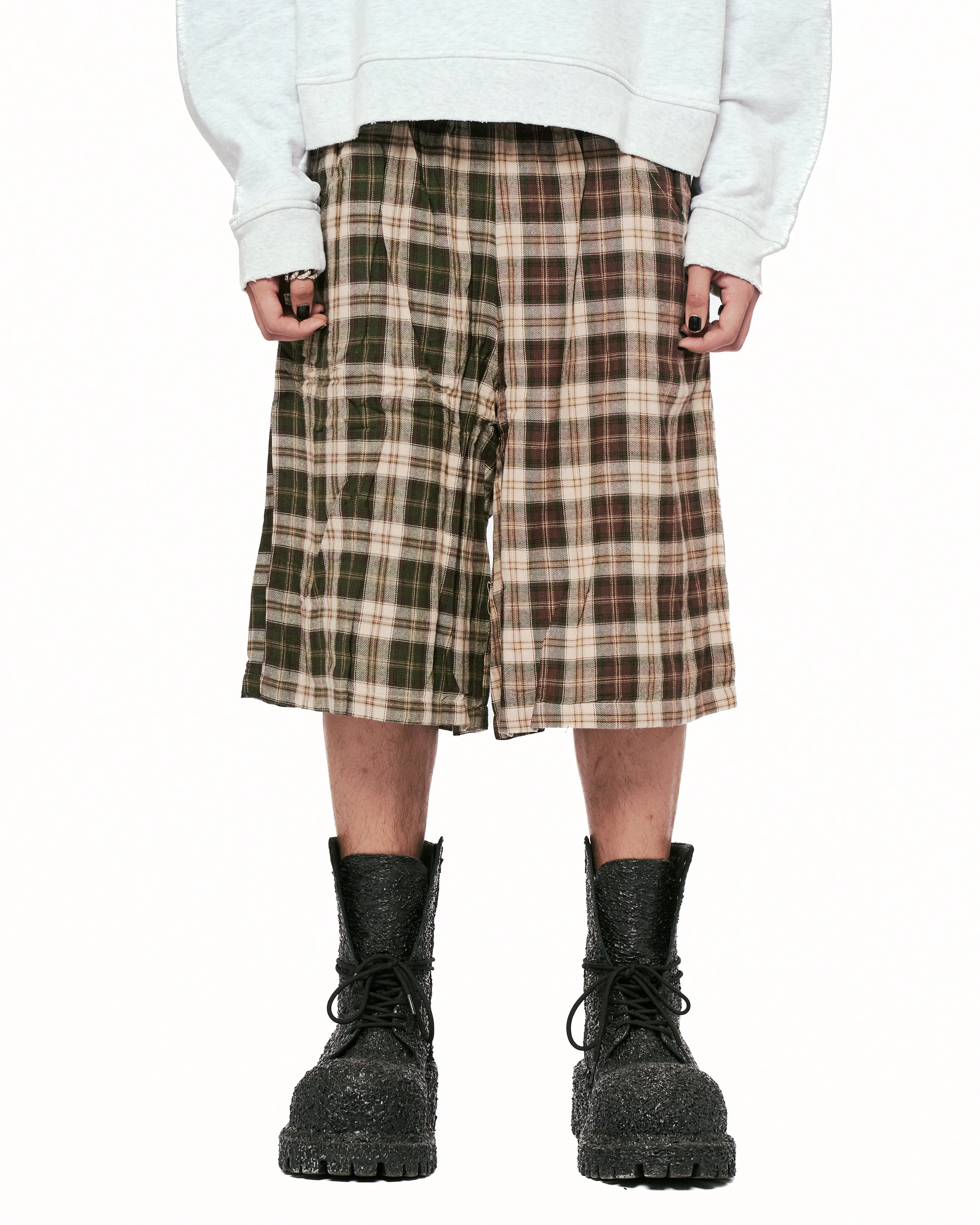 Junoa Printed Plaid Shorts in Red & Green - Image 11