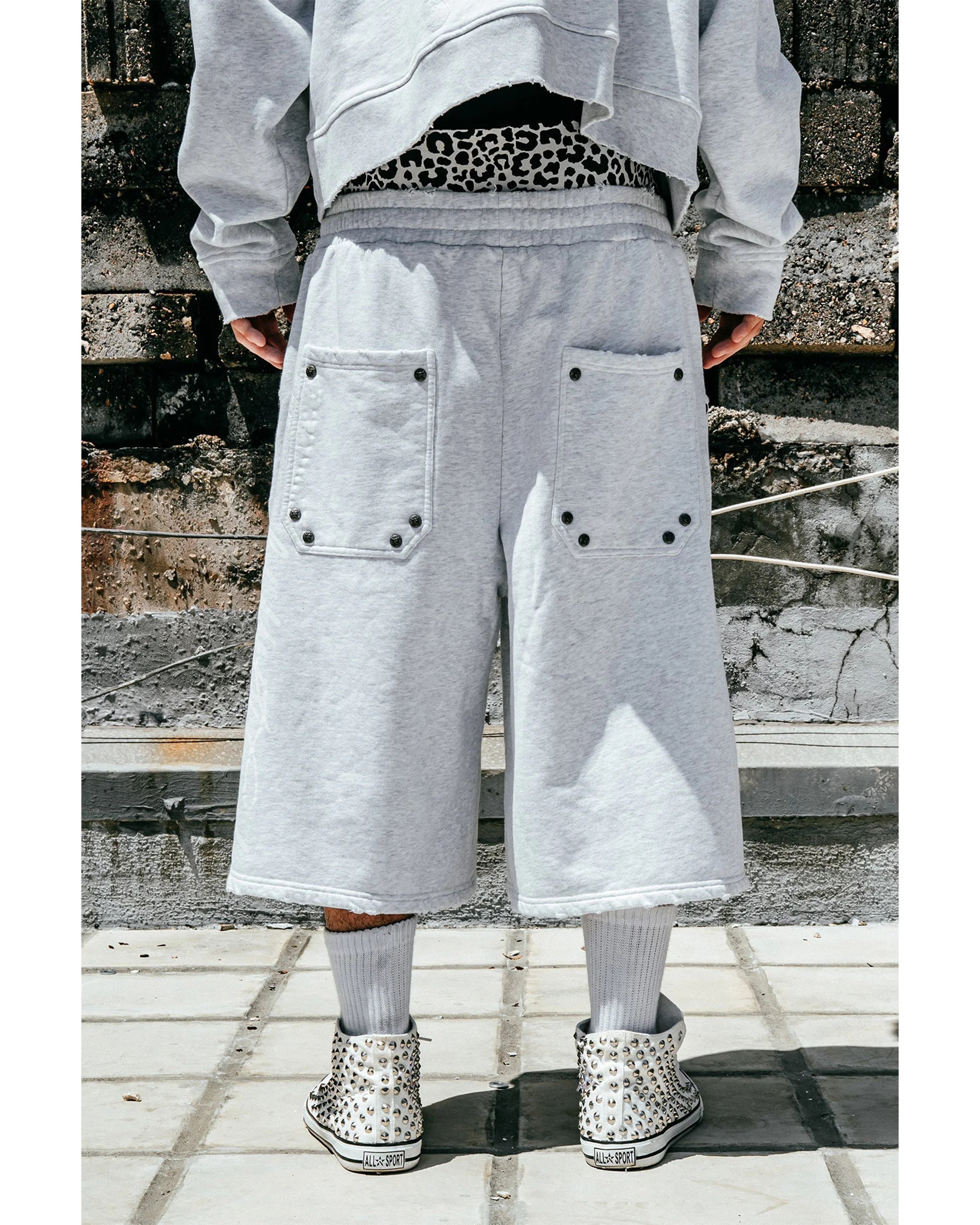 Junoa Printed Sweat Shorts in Light Grey - Image 5