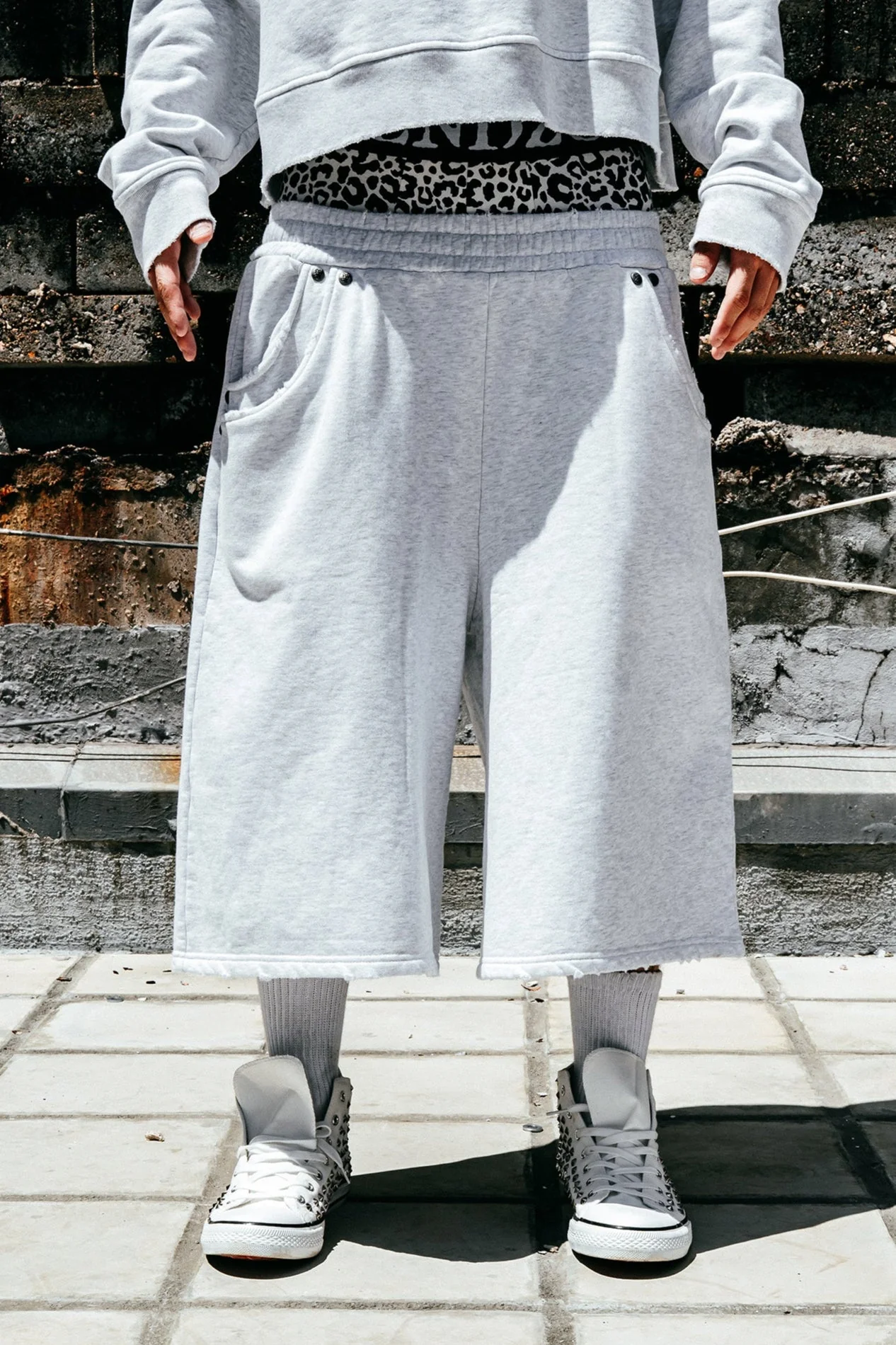 Junoa Printed Sweat Shorts in Light Grey - Image 6