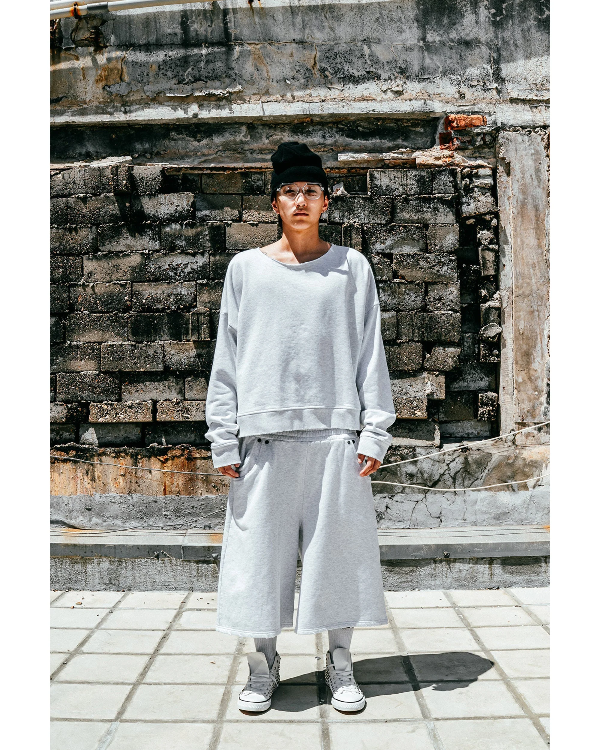 Knox Distressed Printed Crewneck in Light Grey - Image 5