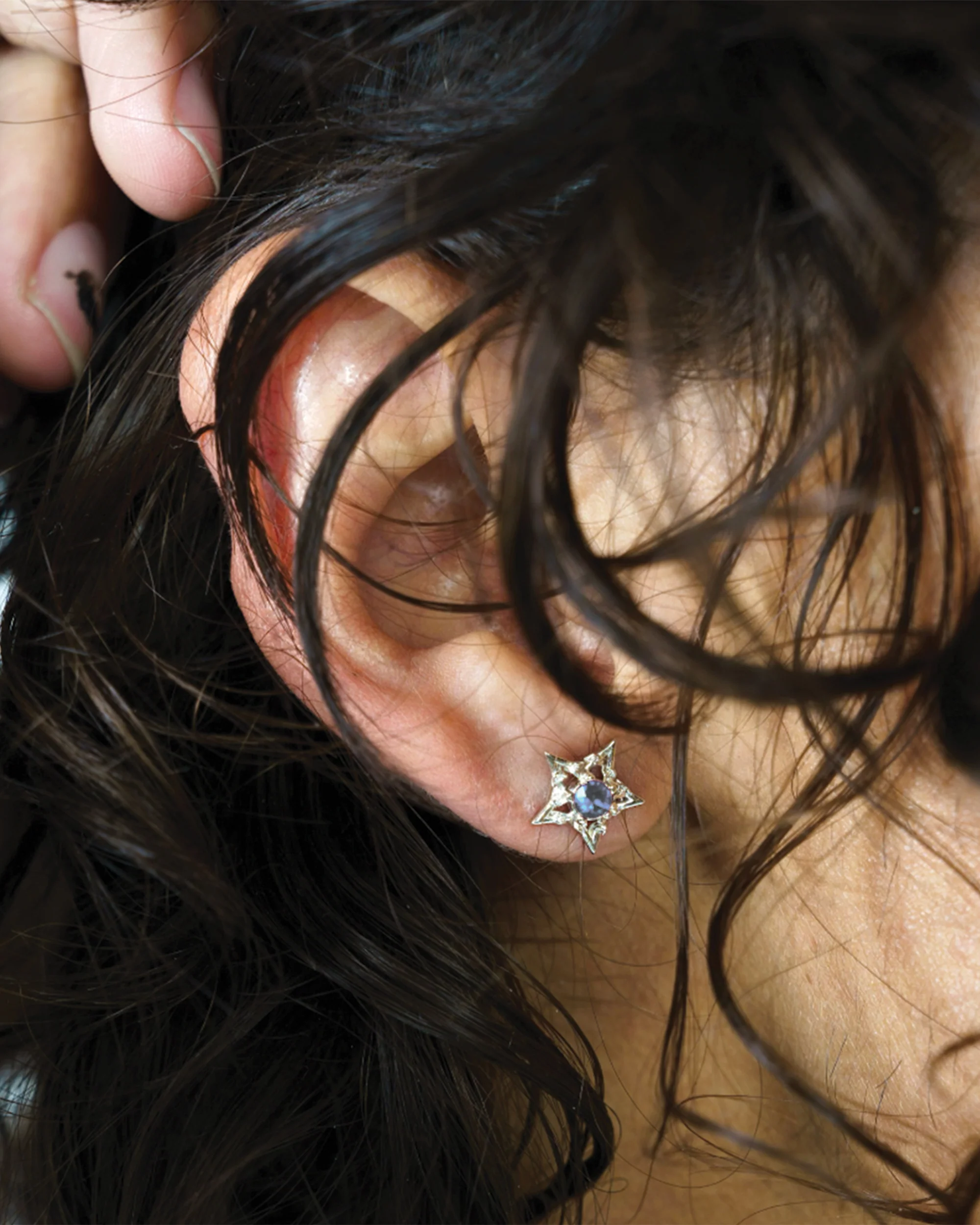 LIGHT SAPPHIRE BARBWIRE STAR EARRINGS - .925 SILVER - Image 2