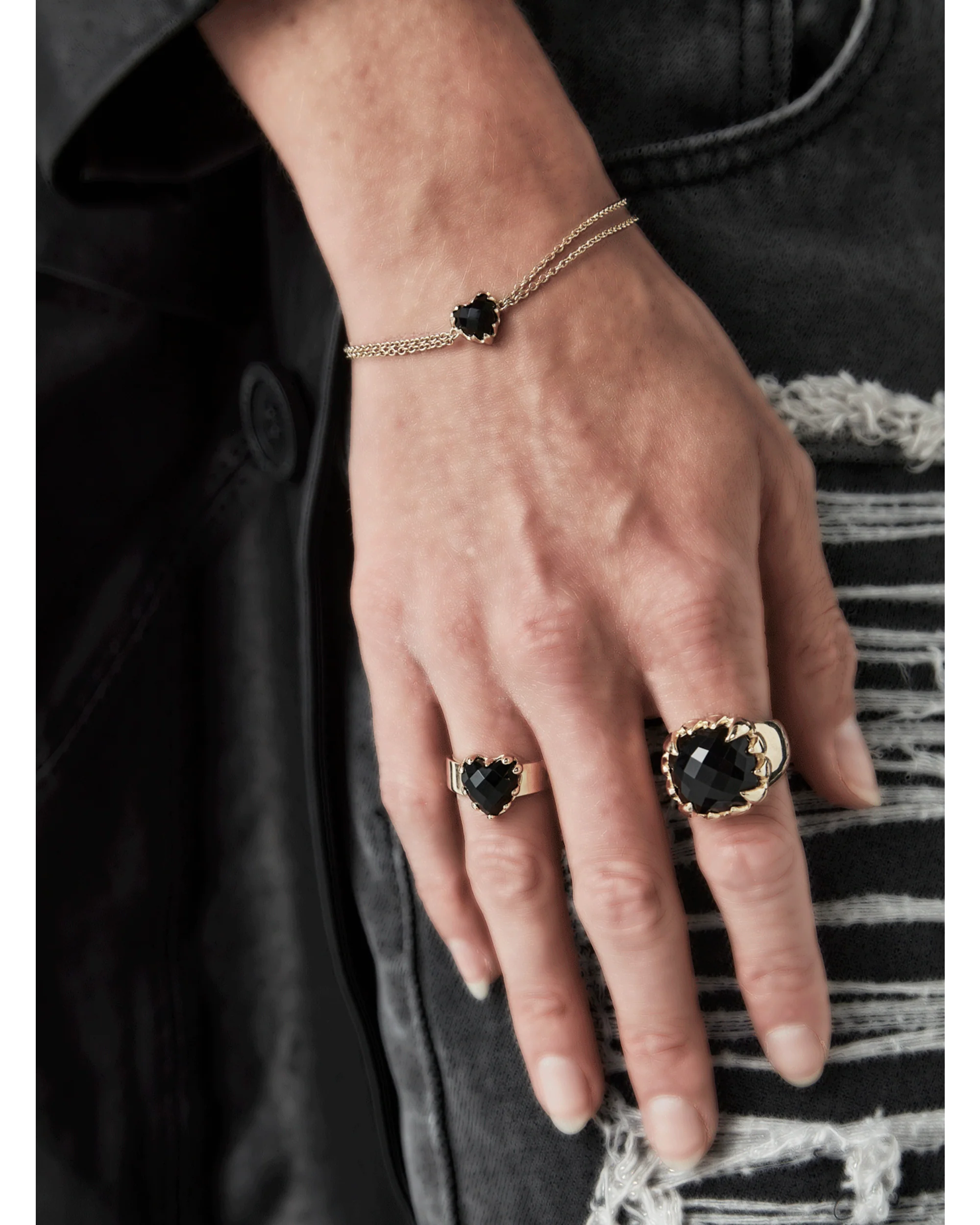 LOVE CLAW BRACELET ONYX - GOLD PLATED - Image 4