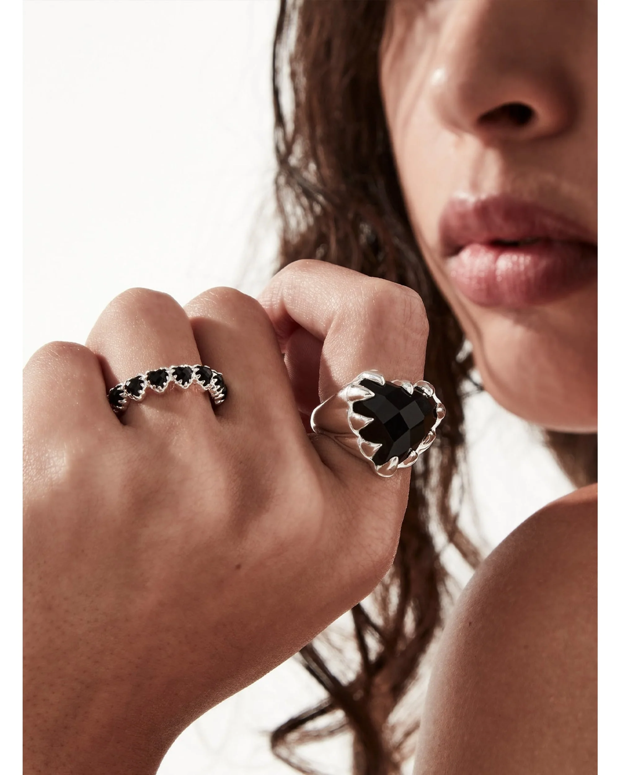LOVE CLAW ETERNITY RING - Image 3