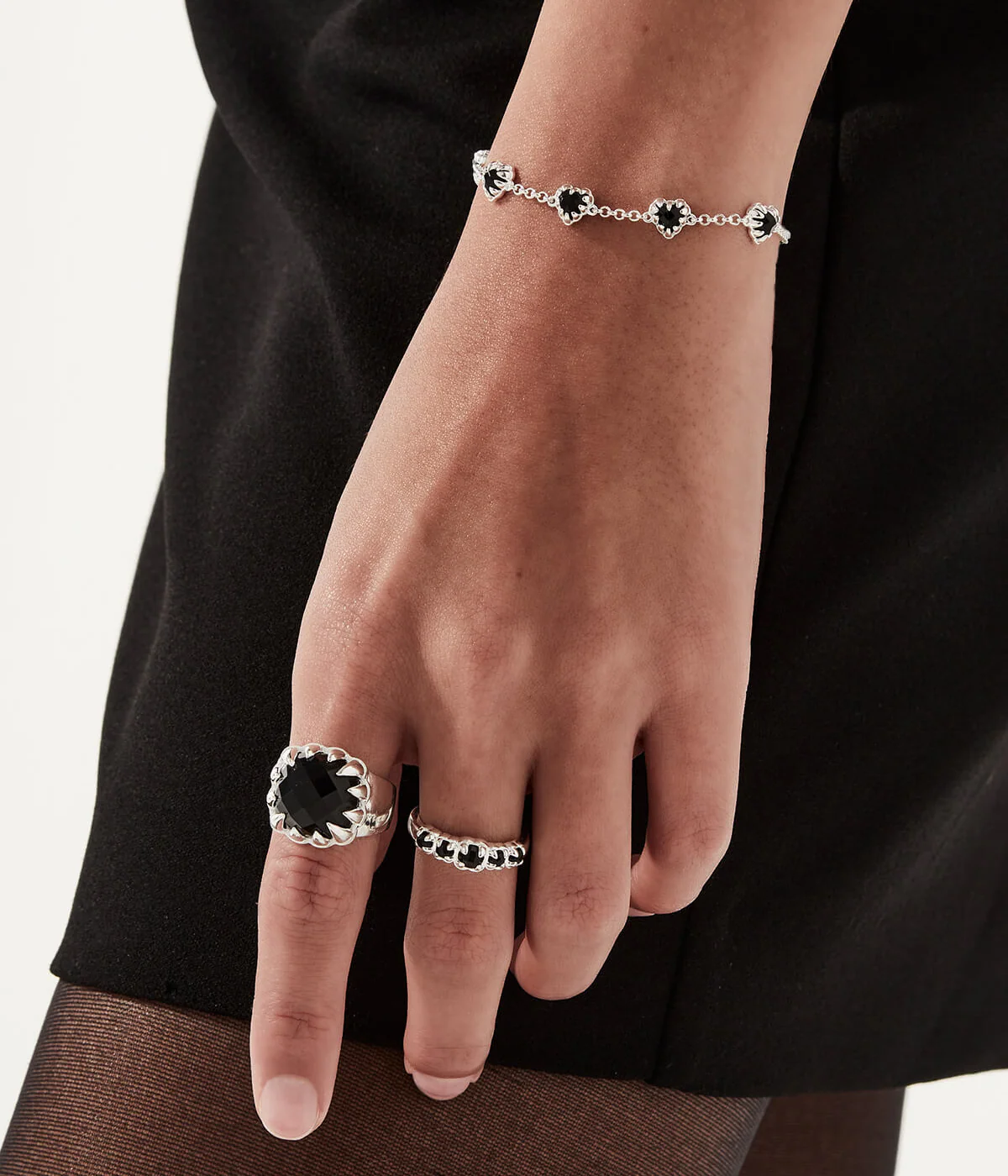 LOVE CLAW INFINITY CHAIN BRACELET - Image 5