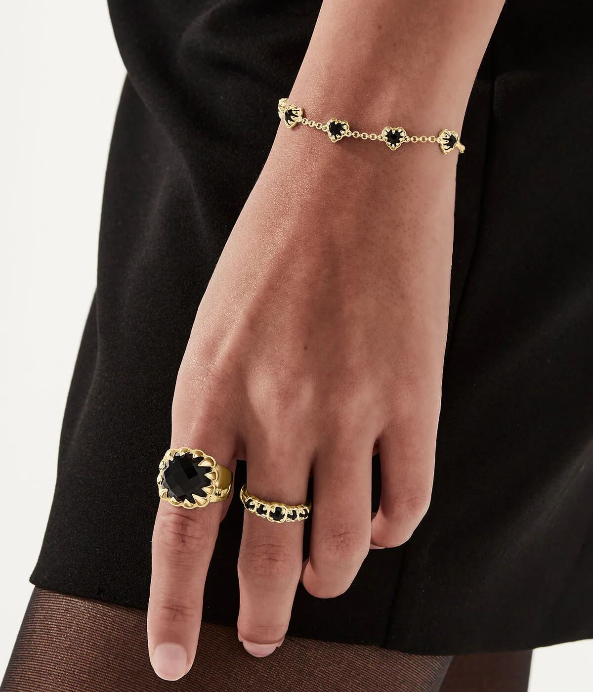 LOVE CLAW INFINITY CHAIN BRACELET - GOLD PLATED - Image 5