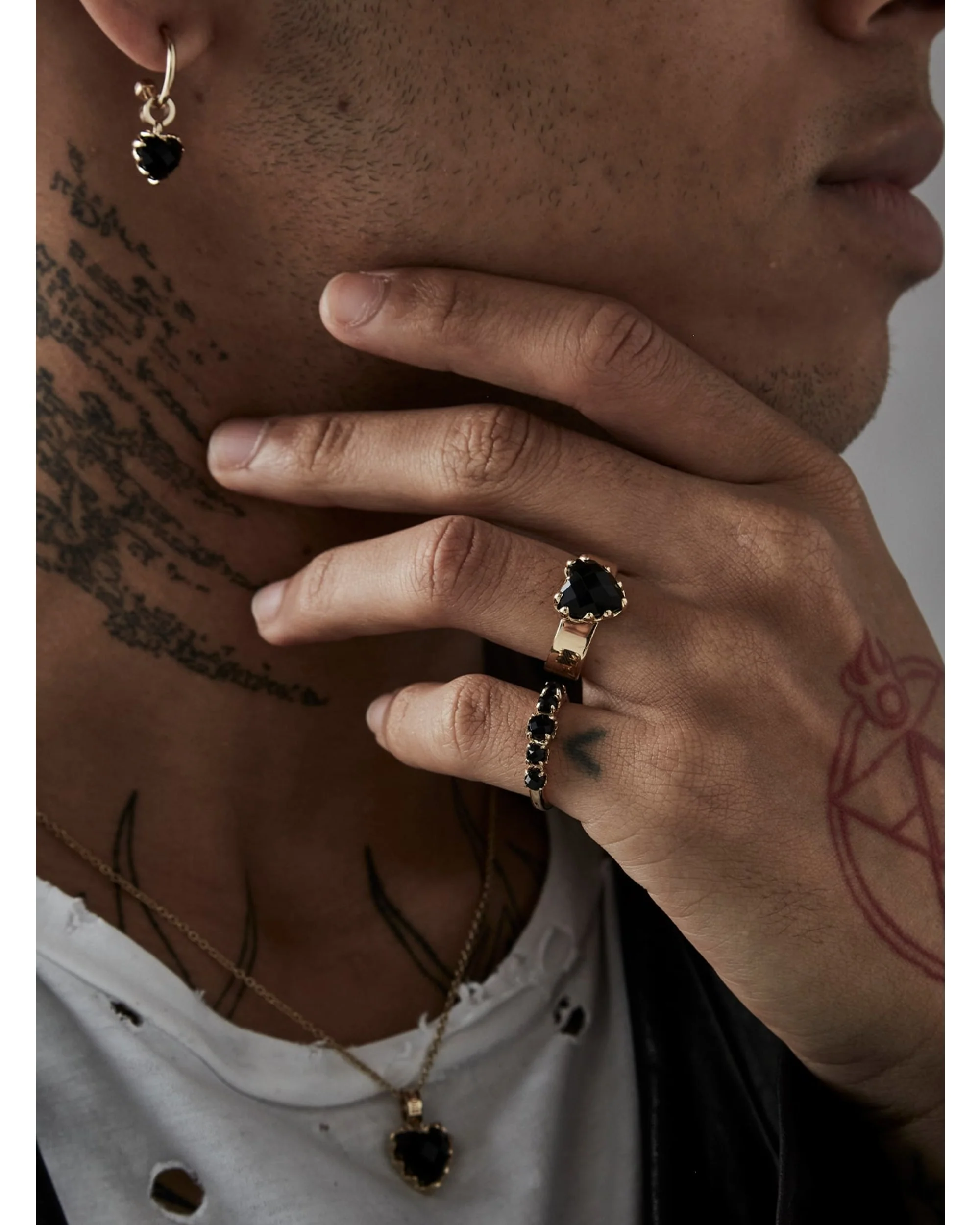LOVE CLAW RING ONYX - GOLD PLATED - Image 3