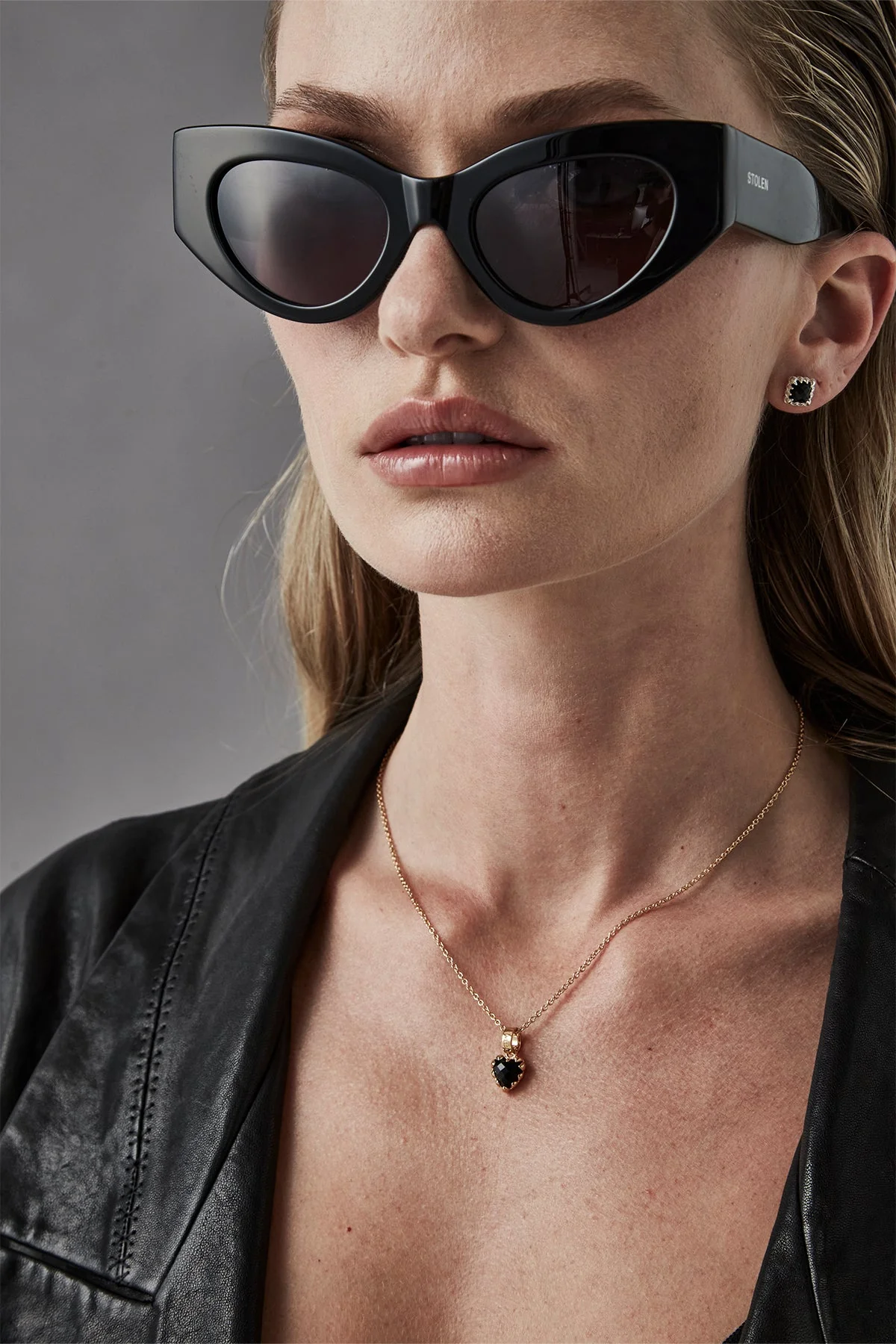 MINI LOVE CLAW NECKLACE ONYX GOLD PLATED - Image 6