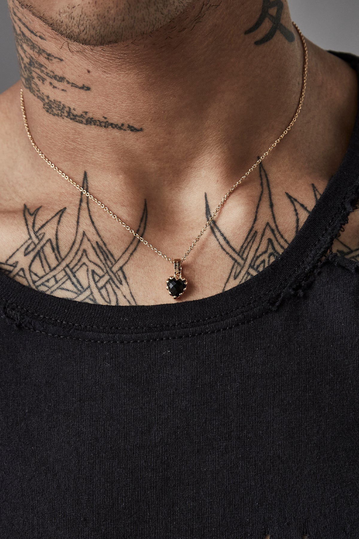 MINI LOVE CLAW NECKLACE ONYX GOLD PLATED - Image 8