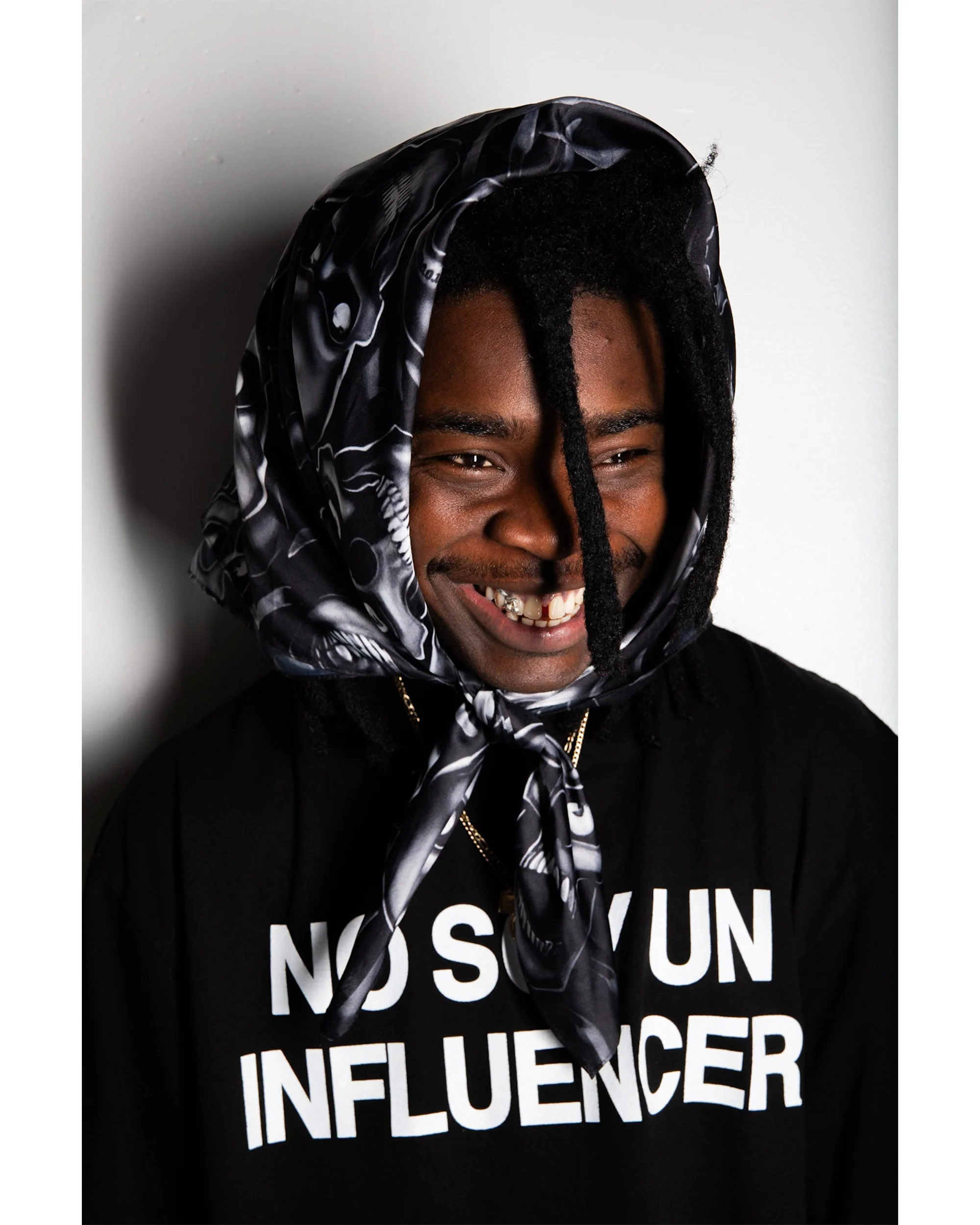 No Soy Un Influencer Camisa Negra - Image 2