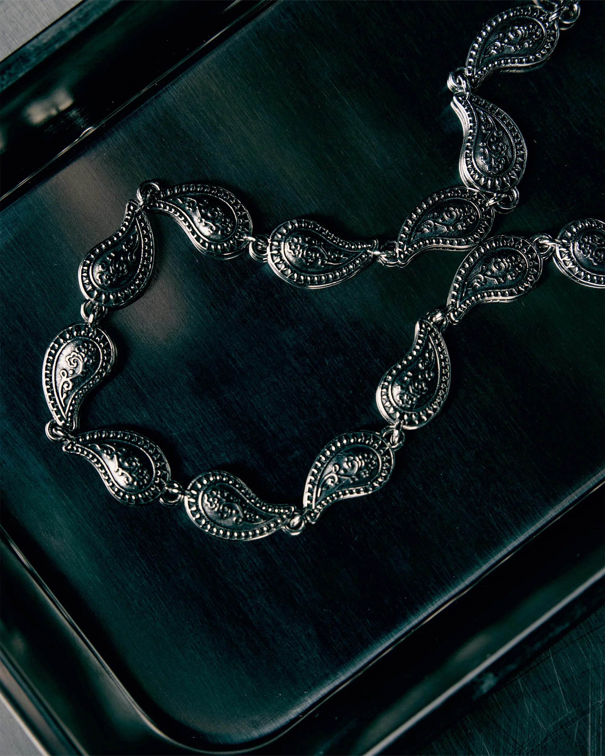 PAISLEY REPEATING NECKLACE - Image 4