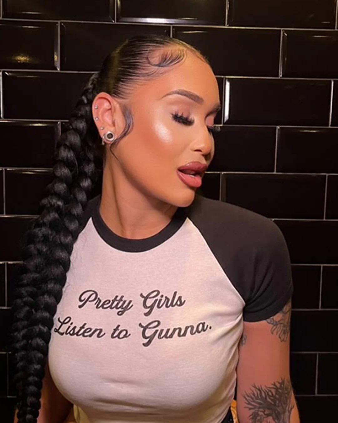 PRETTY GIRLS LISTEN TO GUNNA BABY TEE - Image 3