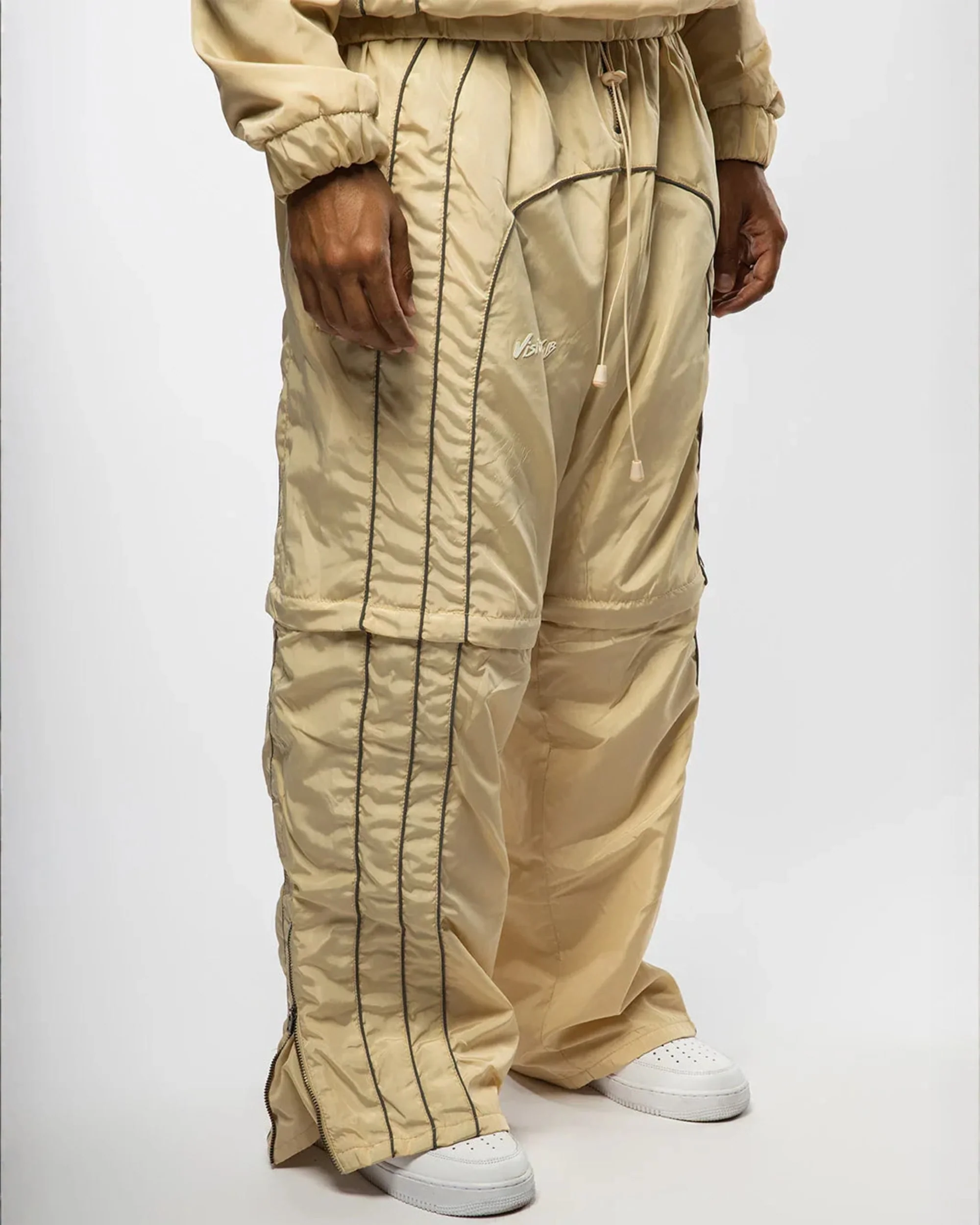 “RADIANT AURA” NYLON CONVERTIBLE PANTS (SAND) - Image 5