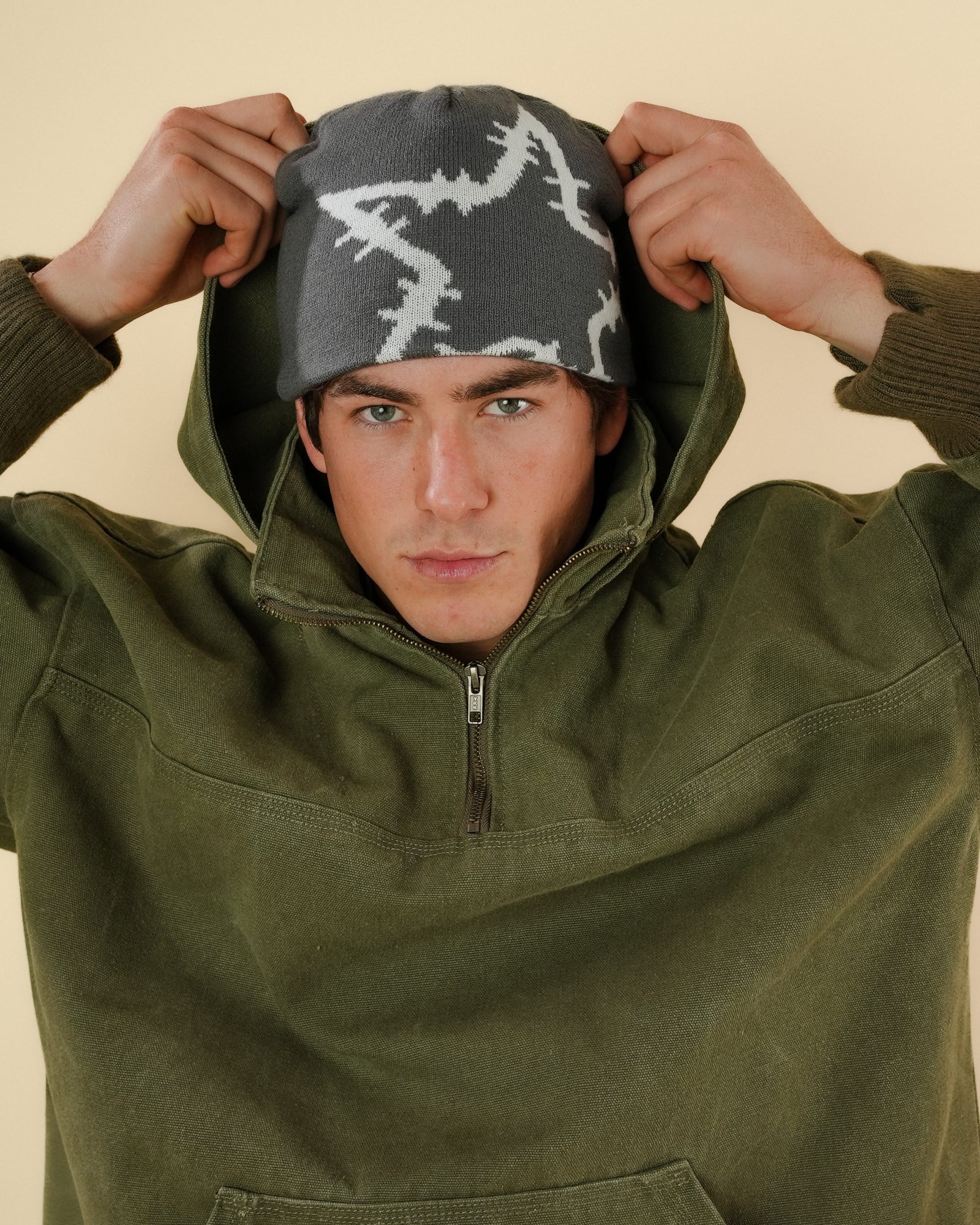 REVERSIBLE BEANIE - GREY/BLACK - Image 2