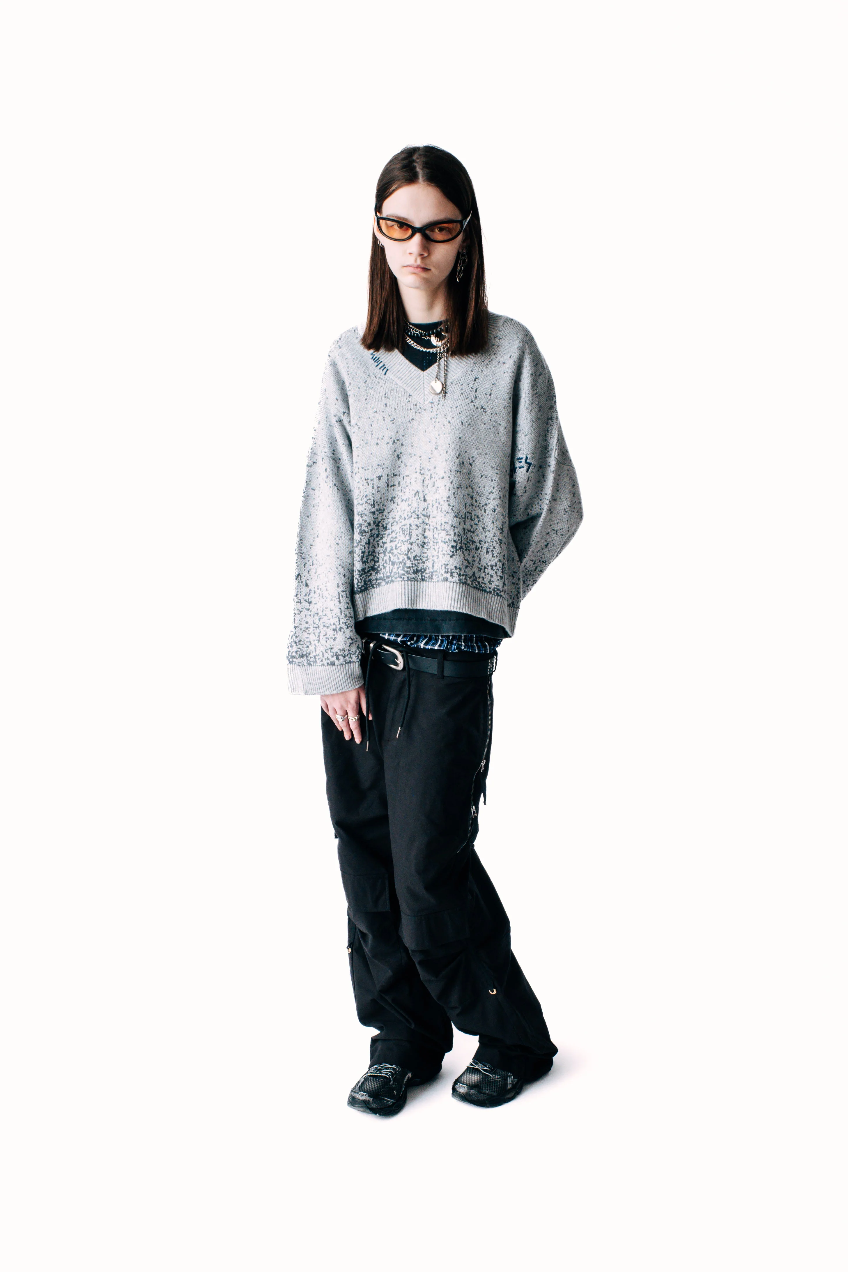 SPECKLE V-NECK SWEATER GREY - Image 10