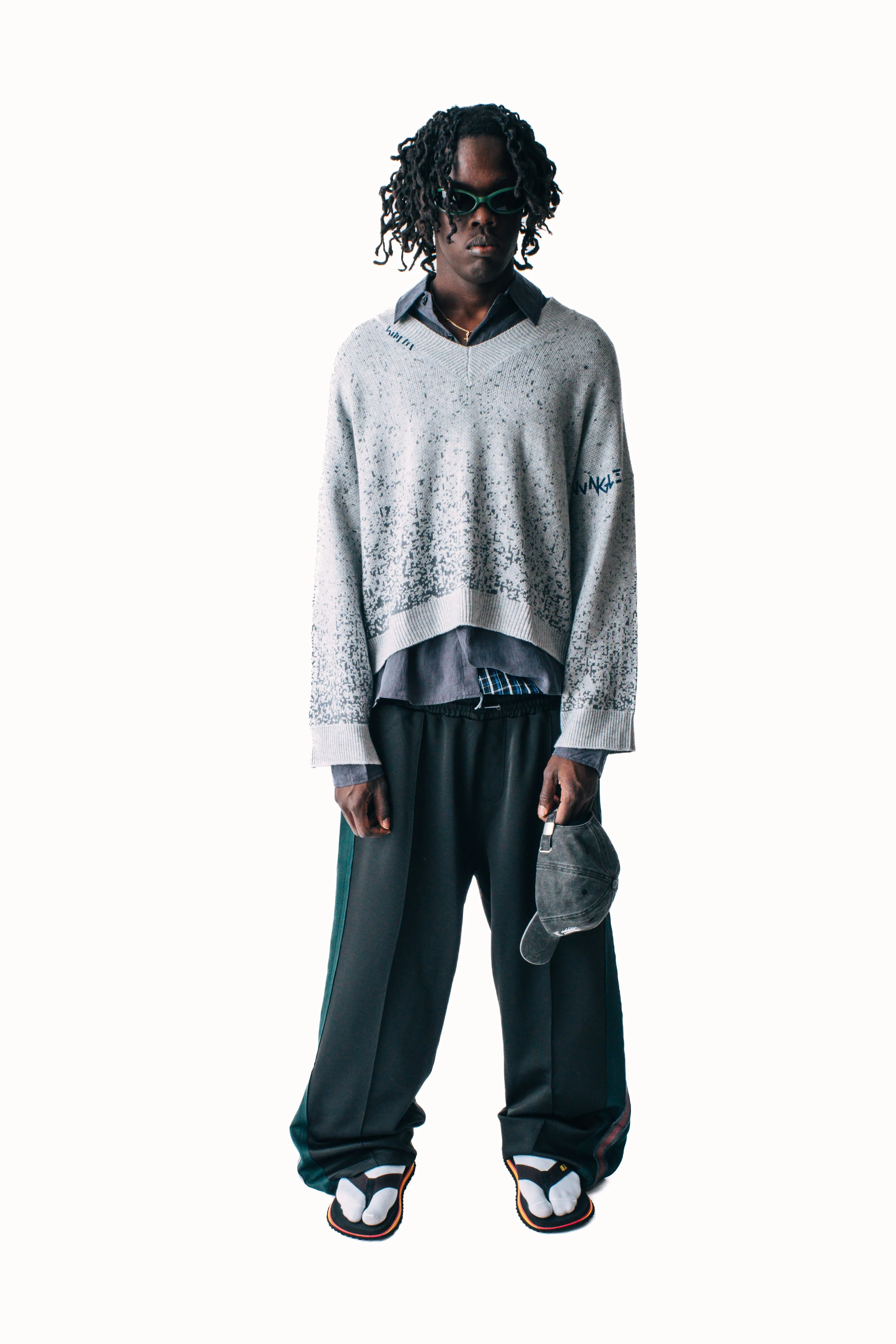 SPECKLE V-NECK SWEATER GREY - Image 14