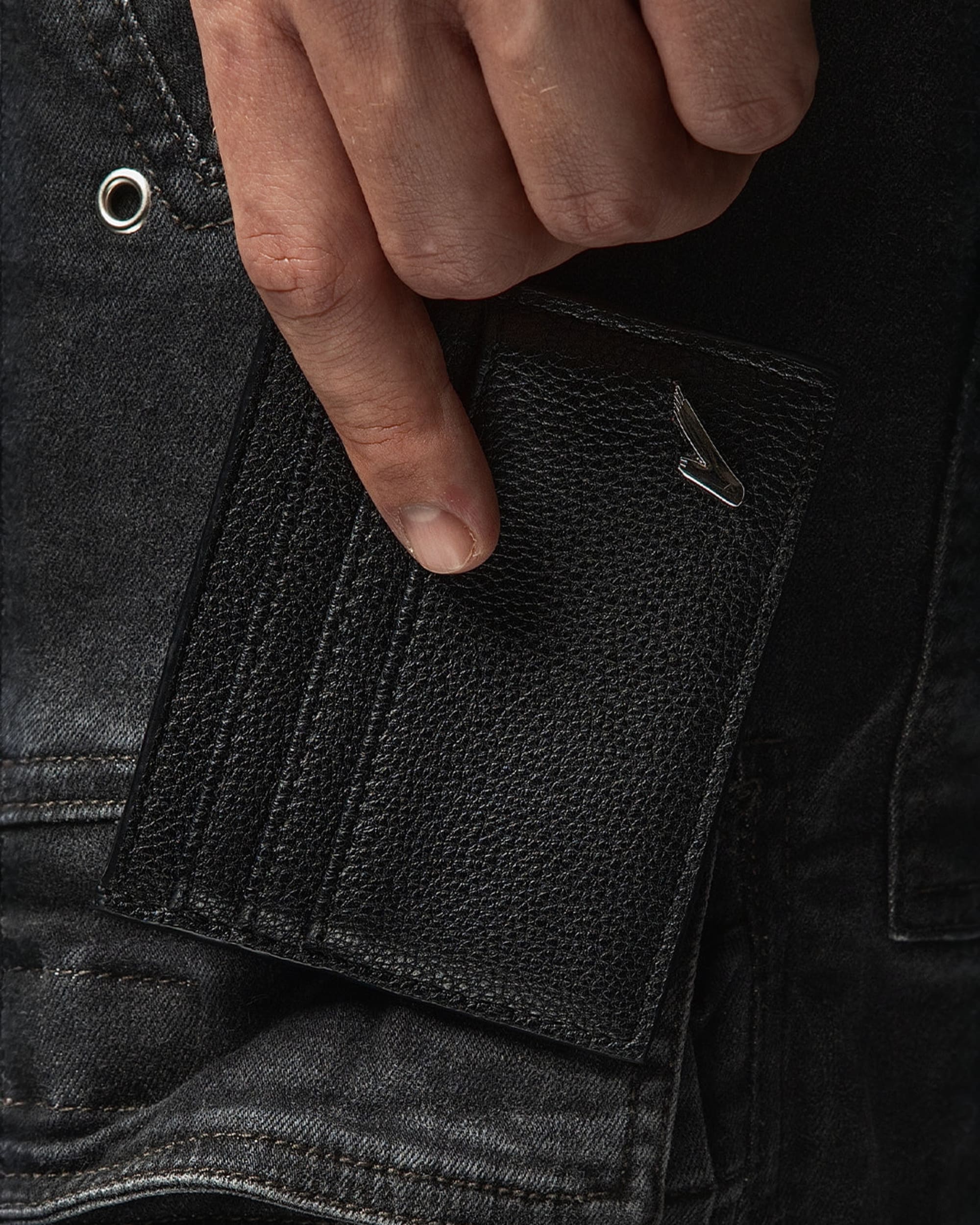 VISIONARY CARD HOLDER ( BLACK ) - Image 3